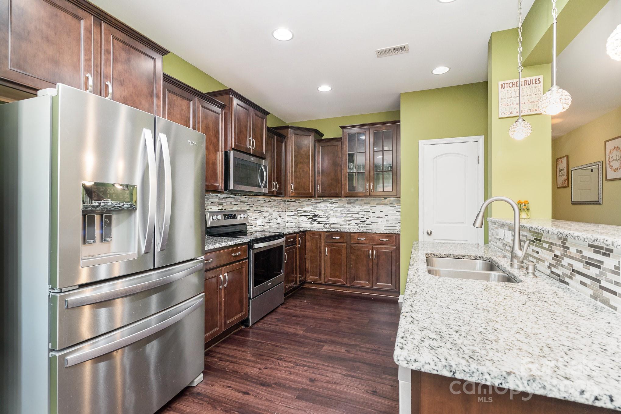 6211 Canyon Trail
