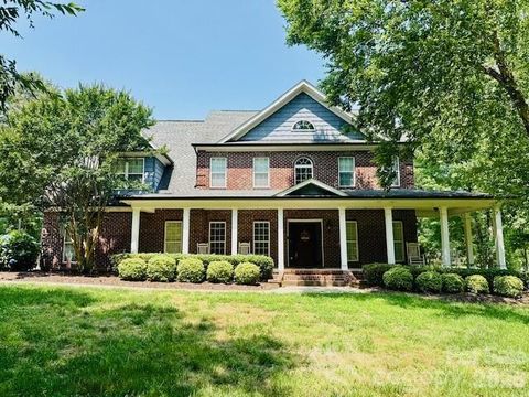 Photo of 433 Laurel Crest Drive, Kannapolis, NC 28081 (MLS # 4345135)