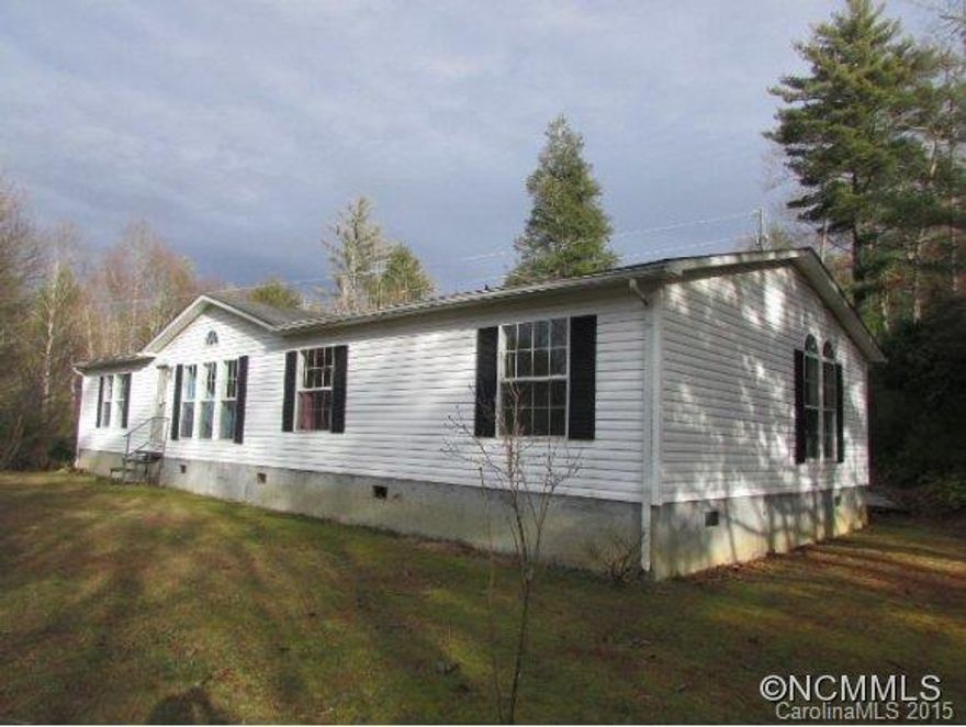CONVENIENT LOCATION! Close to MCC & Spruce Pine. Large family room w/FP & living room was in process of being turned into 4th BR(can turn back into living room easily). Large dining/kitchen combo, 3BR/2BA. Home needs TLC. Back deck next to family room & level to sloping yard. Buyer advised to confirm all info, do inspections & current survey. Strongly encouraged offer include proof of funds/pre-approval. Buyers agent to place offer online.