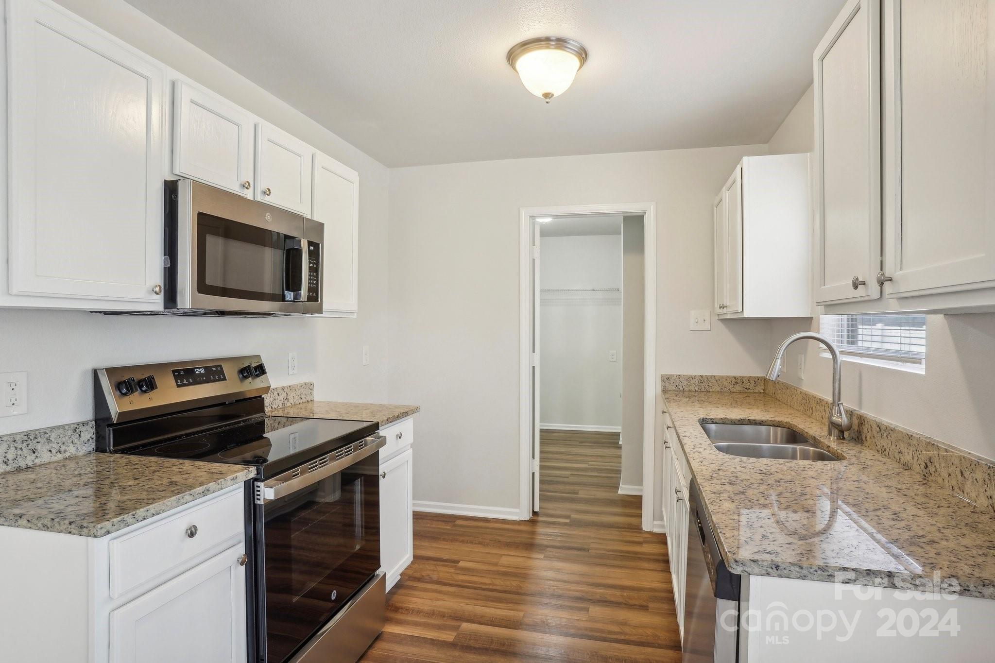 Oaks Of Broadway - Residential