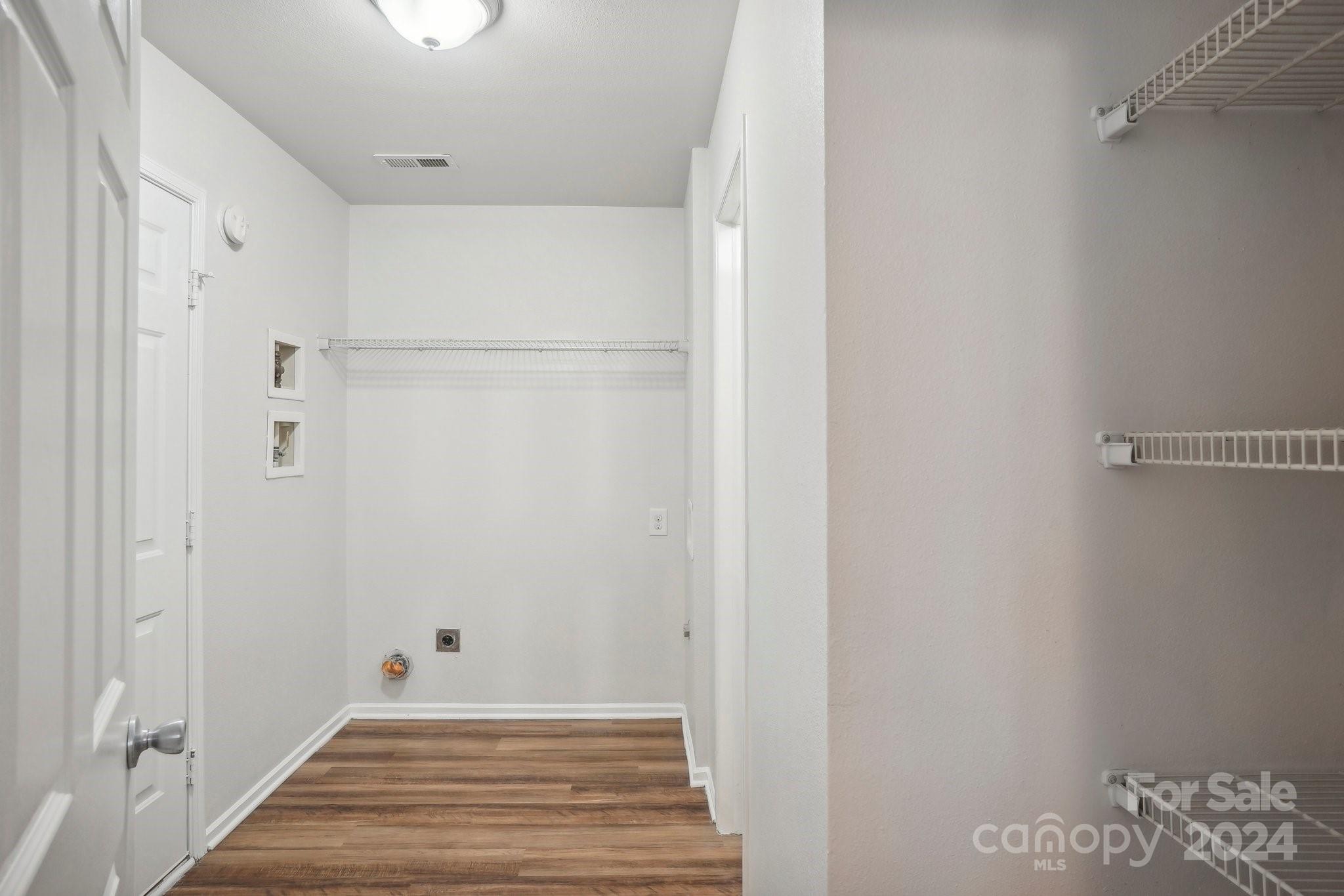 Oaks Of Broadway - Residential