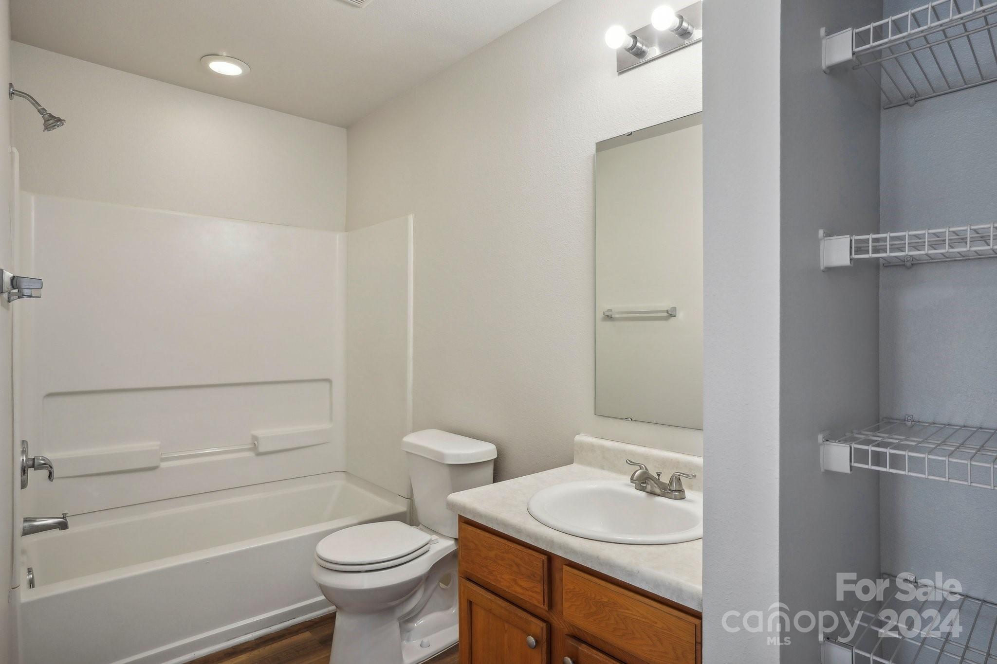 Oaks Of Broadway - Residential