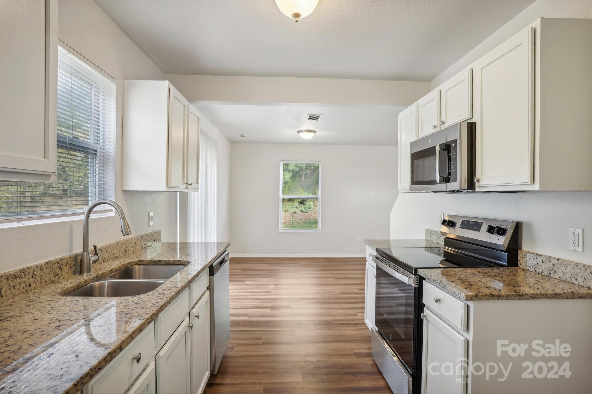 Oaks Of Broadway - Residential