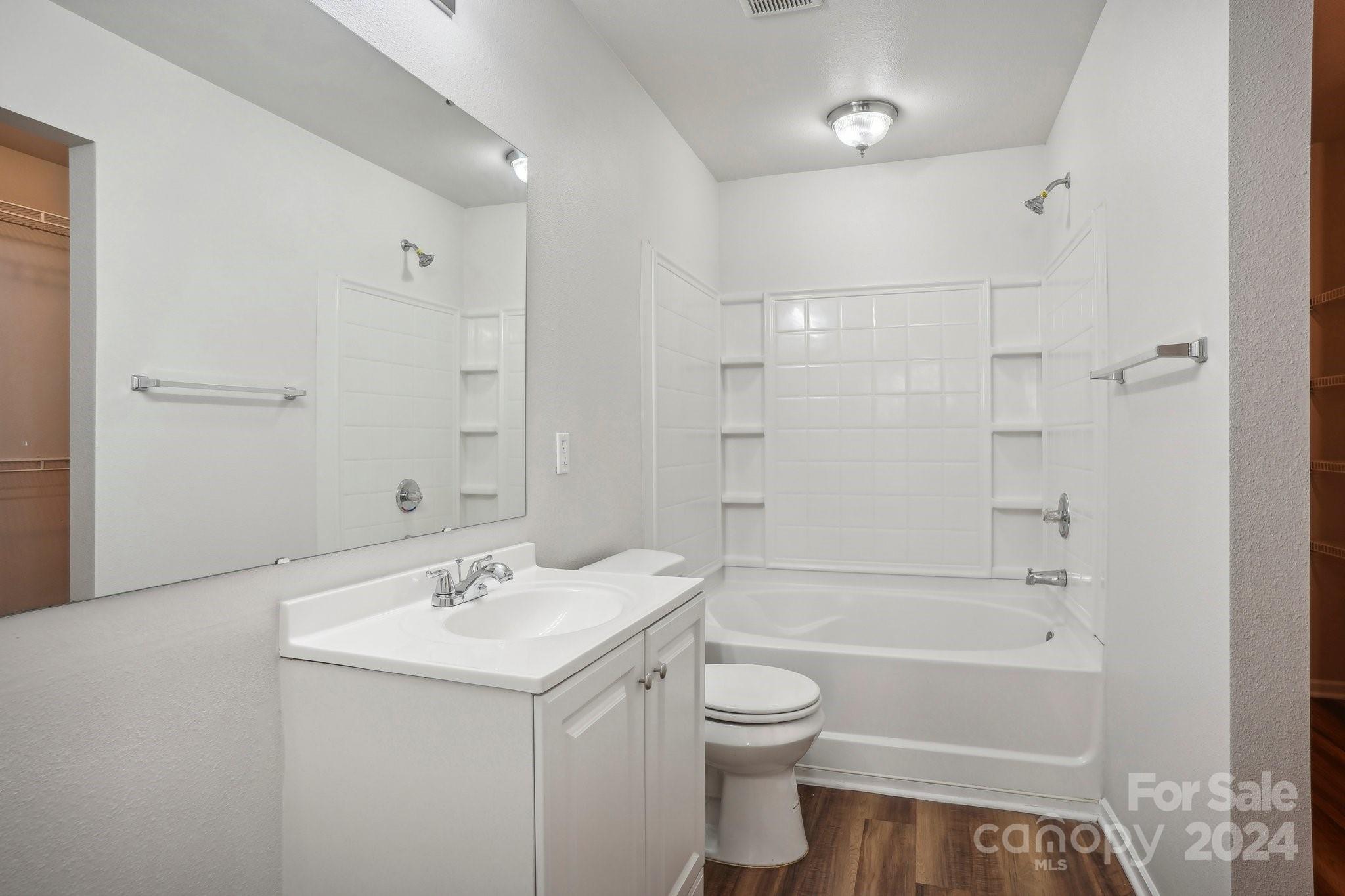 Oaks Of Broadway - Residential