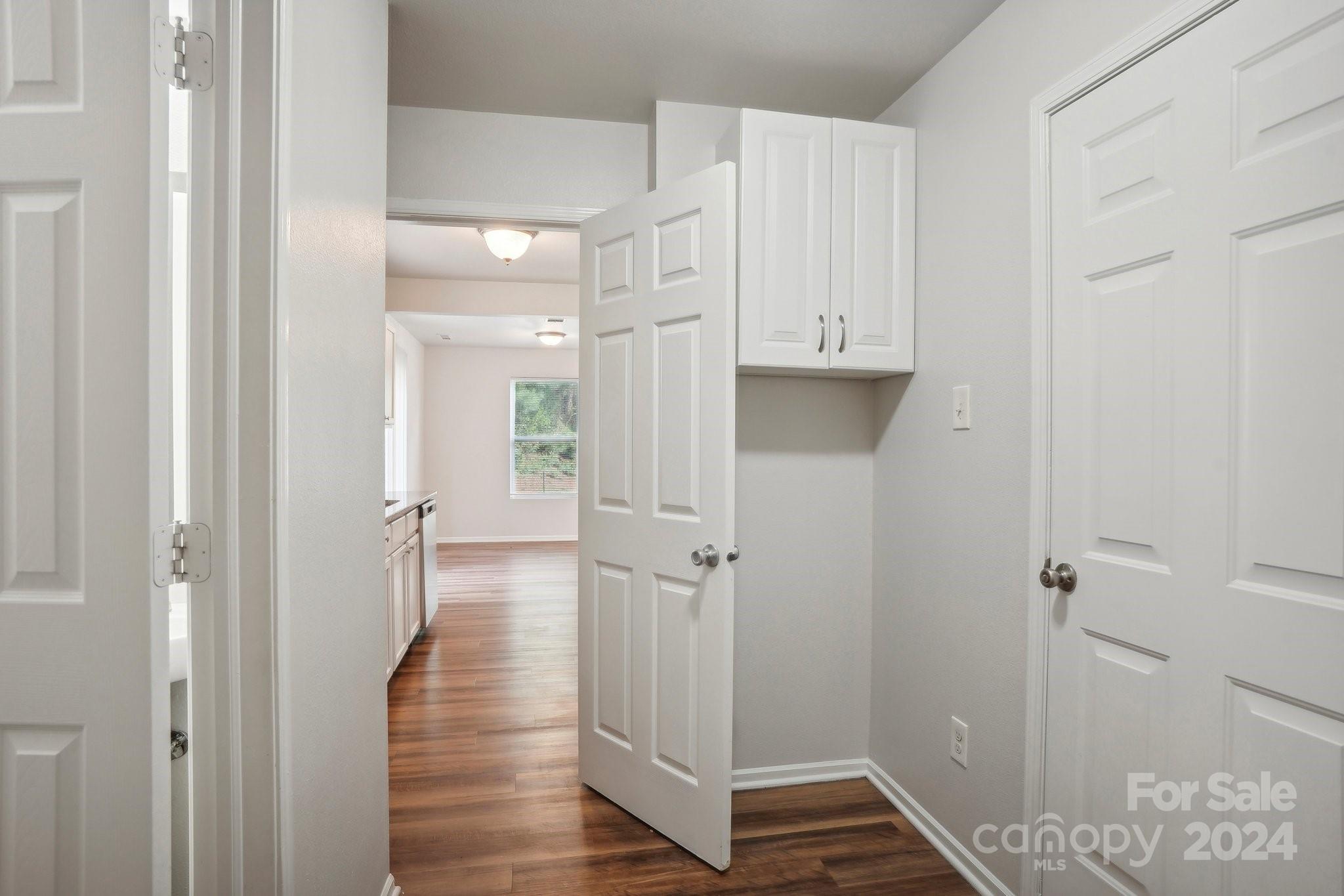 Oaks Of Broadway - Residential