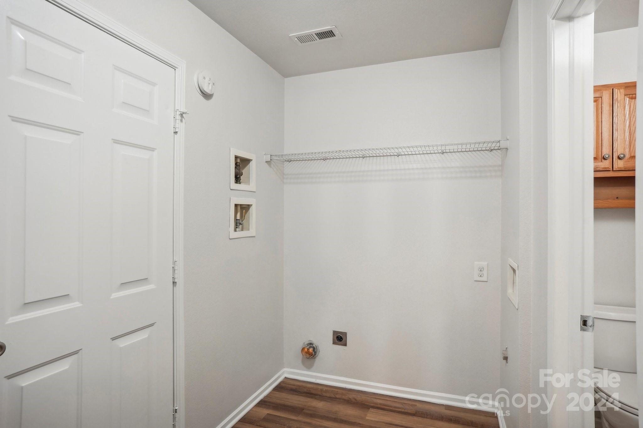 Oaks Of Broadway - Residential