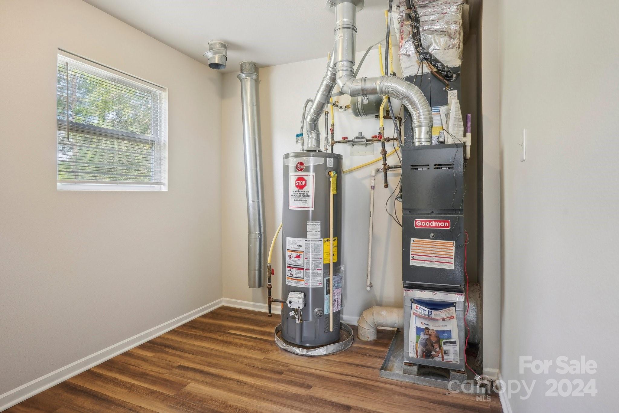 Oaks Of Broadway - Residential