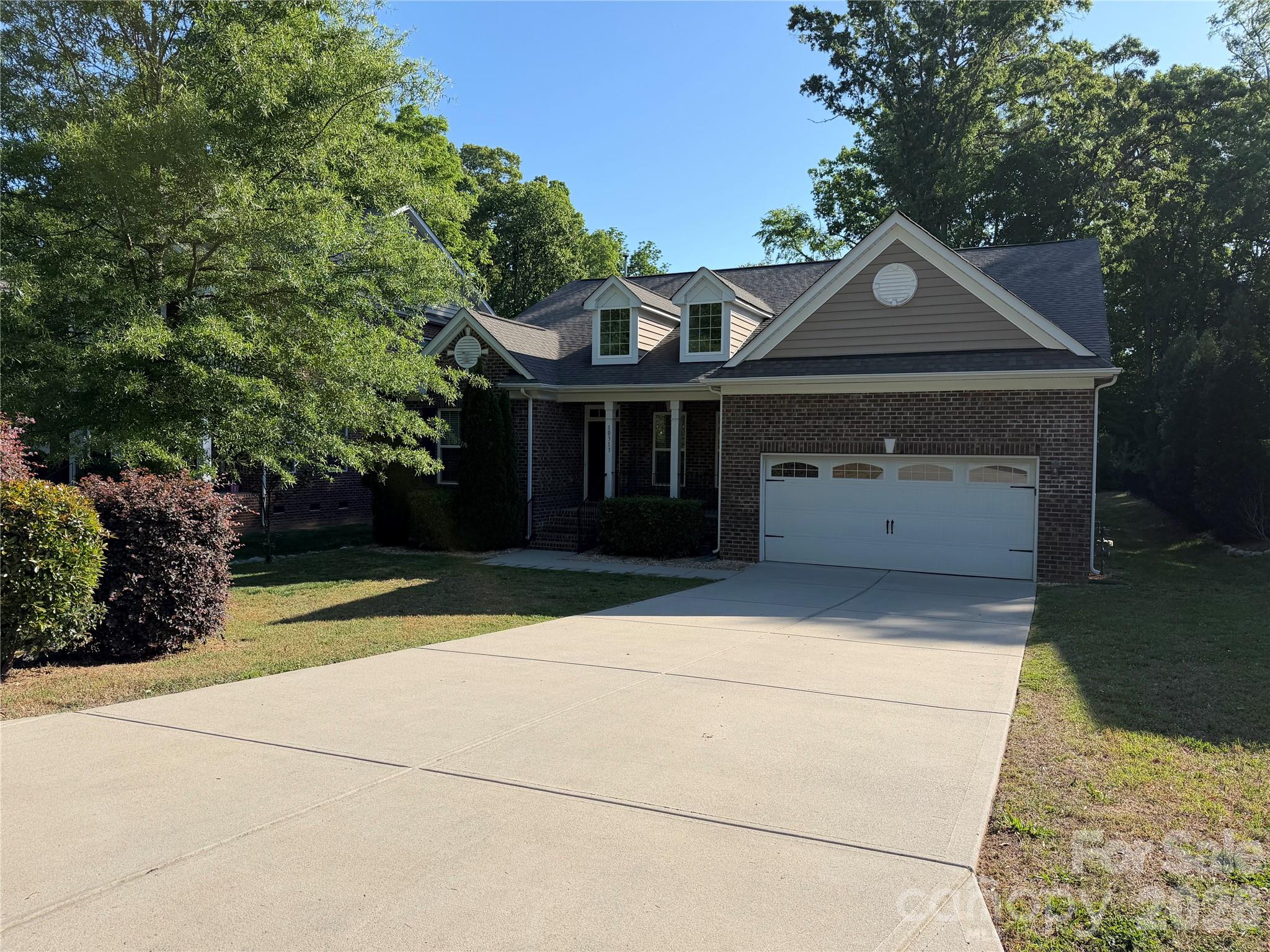 10313 Woodview Circle