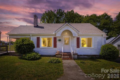 Photo of 117 3rd Avenue SW, Hickory, NC 28602 (MLS # 4362894)