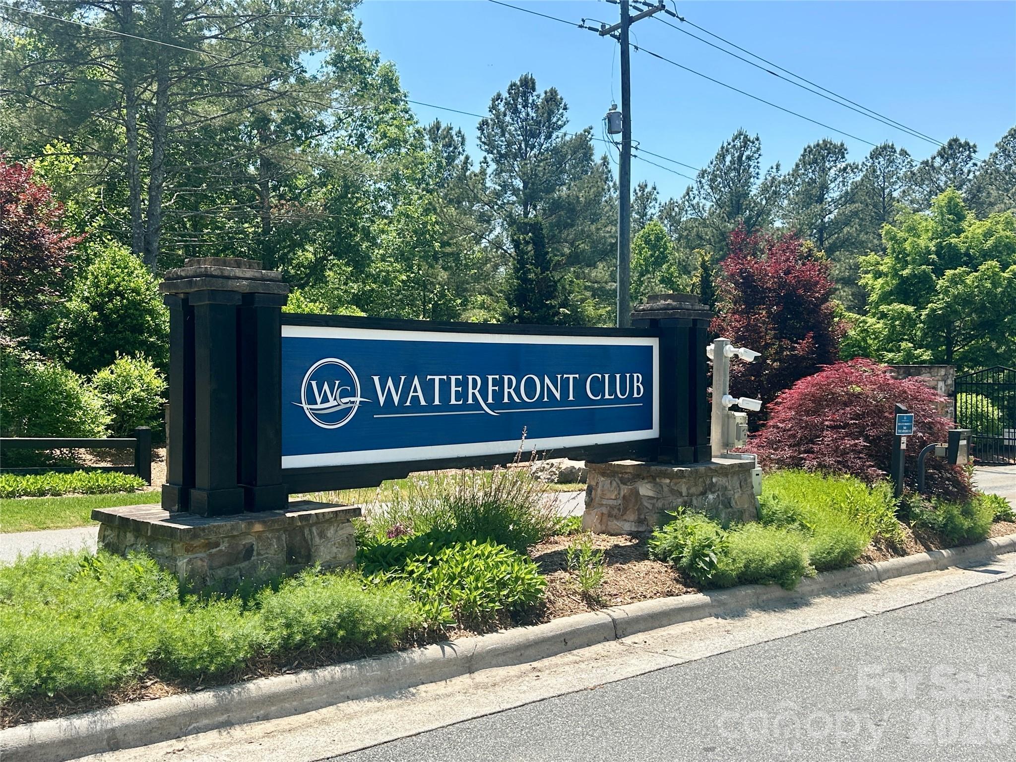 The Waterfront Club - Land