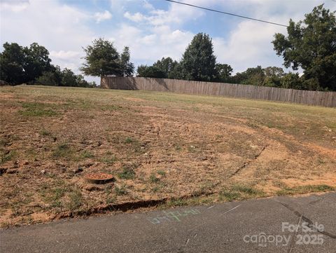 Photo of 804 Evergreen Avenue, Kannapolis, NC 28081 (MLS # 4307120) Photo of 804 Evergreen Avenue, Kannapolis, NC 28081 (MLS # 4307120)