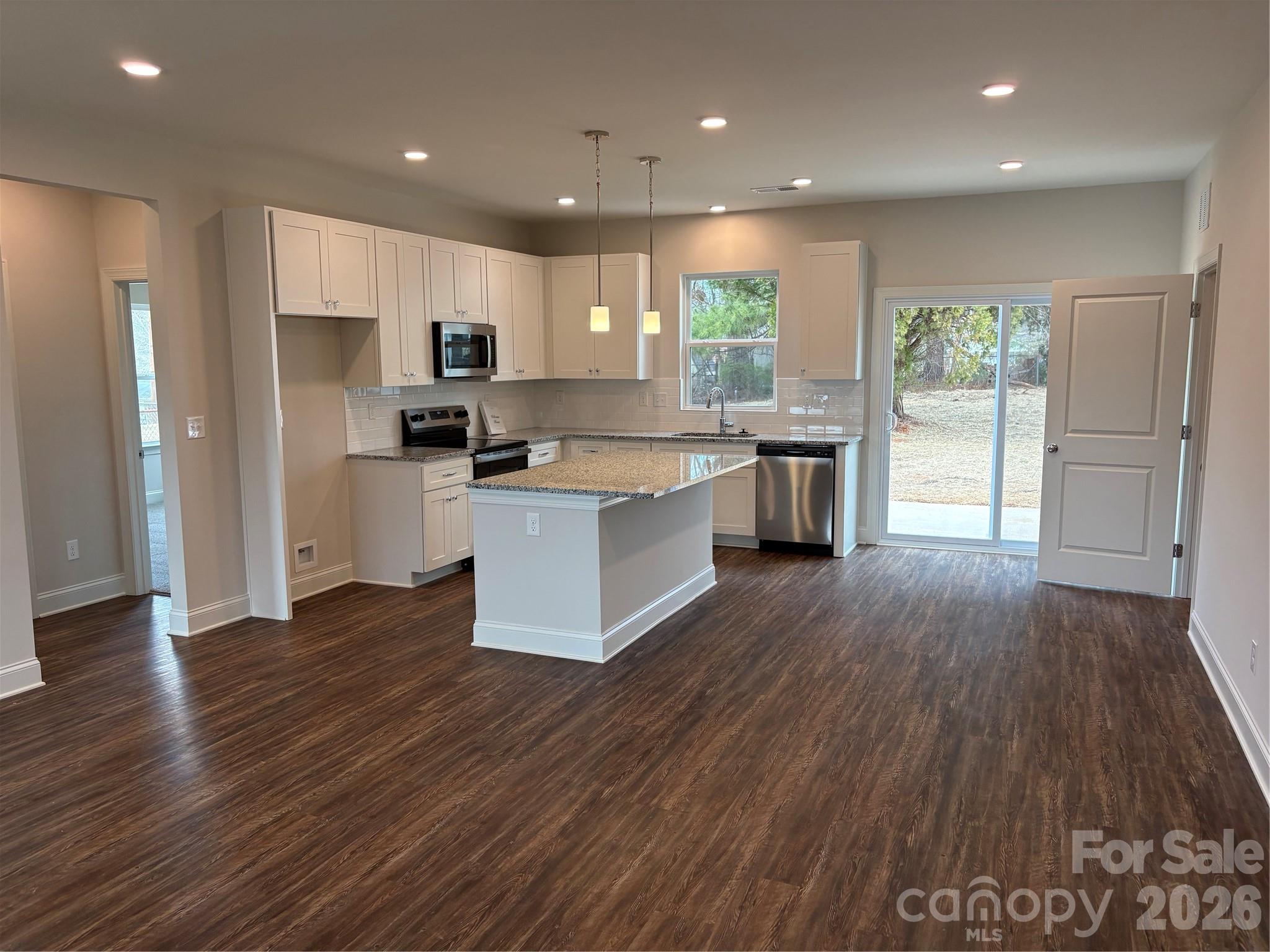 605 E Hartford Avenue