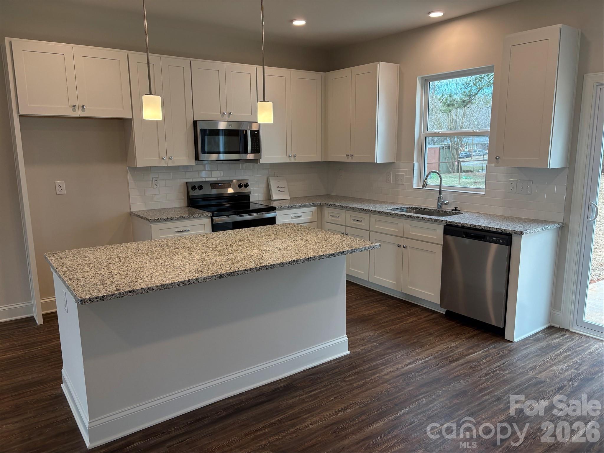 605 E Hartford Avenue