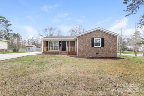 Photo of 319 Cedarwood Lane, Matthews, NC 28104 (MLS # 4297882)