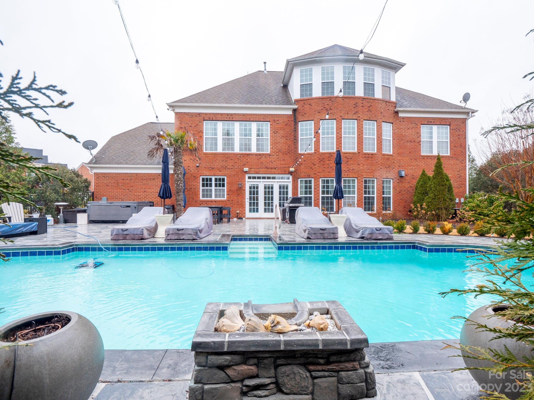 The Chimneys Of Marvin - Residential