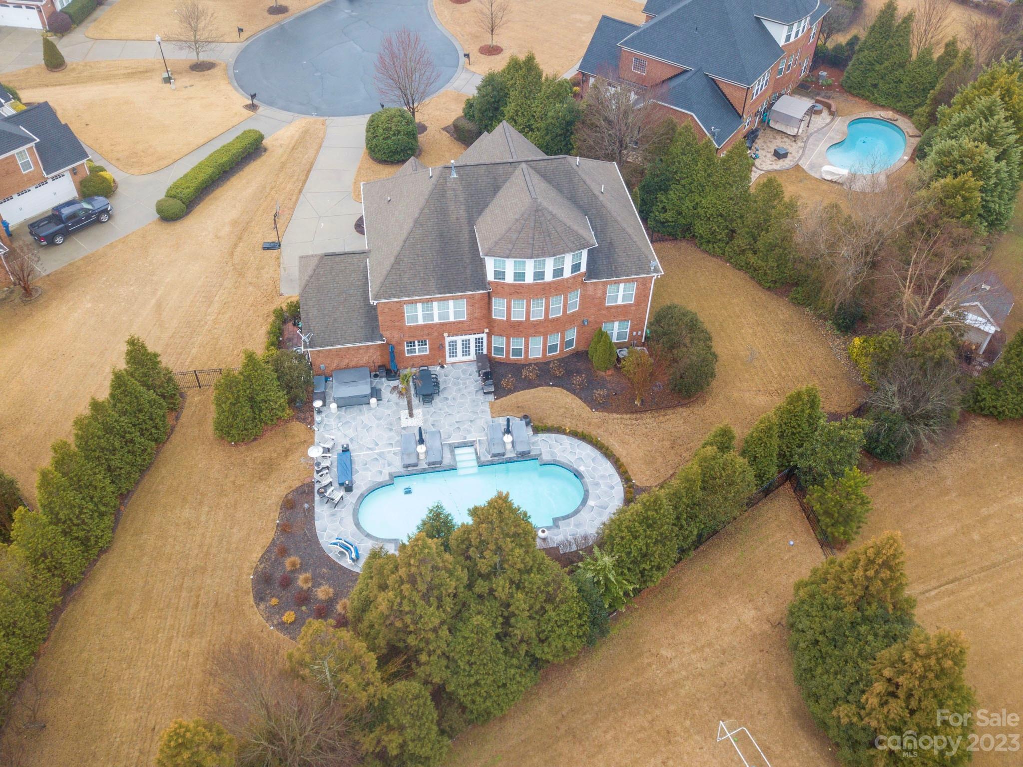 The Chimneys Of Marvin - Residential