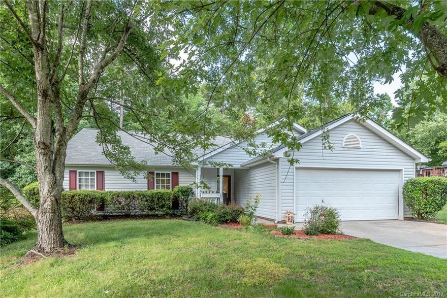 Open floor plan ranch in quiet cul-de-sac in Kelsey Glen. 10 foot ceilings in main living areas.  Sunny, eat-in kitchen with pantry.  Generously sized master suite with tray ceiling and walk-in closet; master bathroom with garden tub and separate shower.  Flat rear yard with deck provides plenty of privacy.  2-car garage and wide driveway for off-street parking.  Attic storage in both house and garage. Lennox AC 2012, roof 2011.