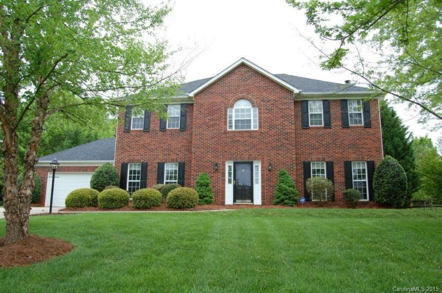 Beautiful 2Story home in Thornblade with open floorplan on over 1/3 acre lot. Features a new roof, open floorplan with 4 Bedrooms (5th Bedroom/bonus) and updates throughout. Granite countertops and tile backsplash will surely help entertain your guest. Plenty of room and a wonderful private backyard for everyone to enjoy. Great location in Matthews and steps away from Squirrel Lake Park. Your clients will fall in love with this home!