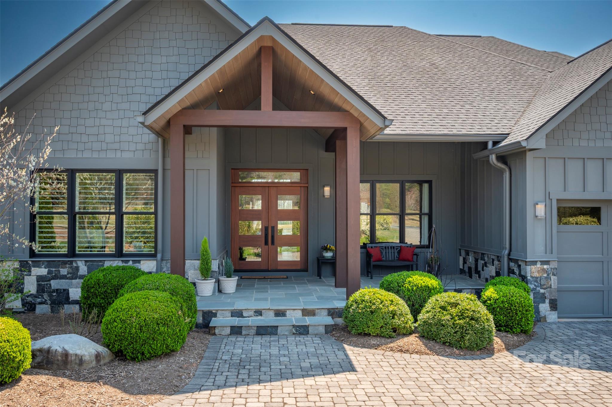 984 Mapleton Lane