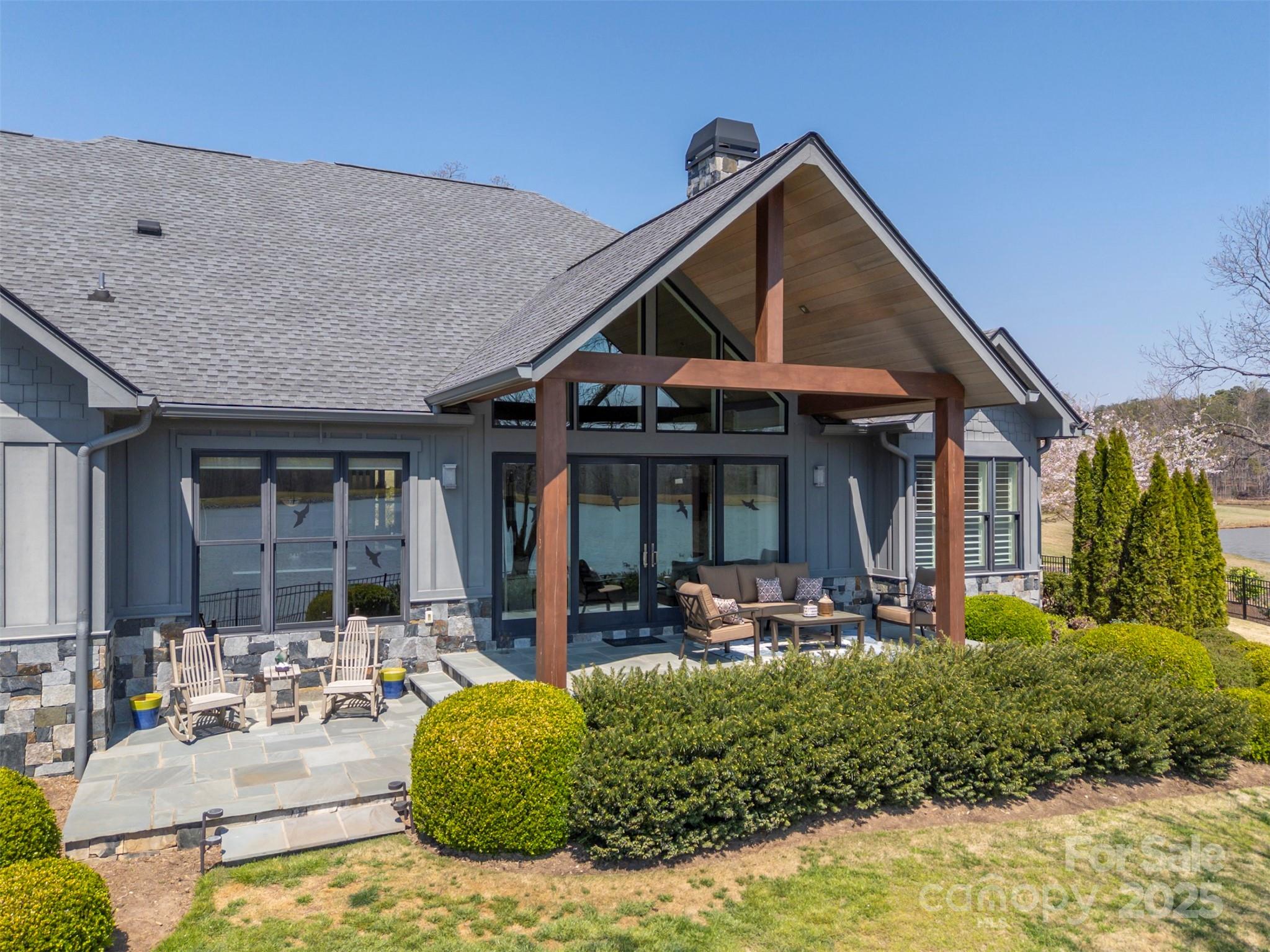 984 Mapleton Lane