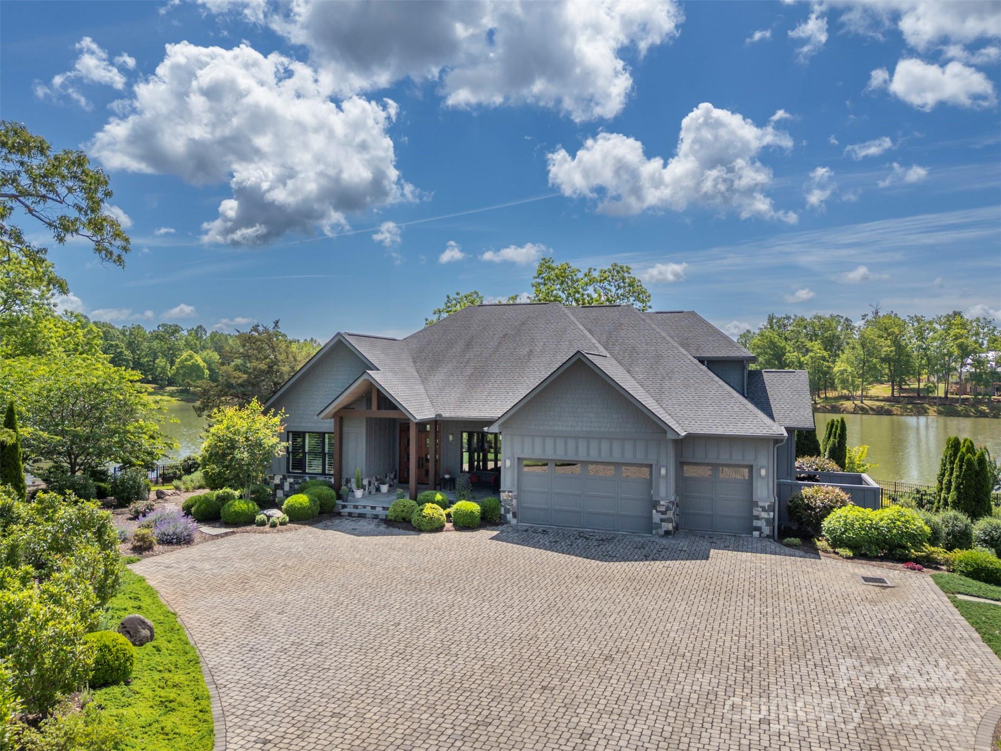 984 Mapleton Lane
