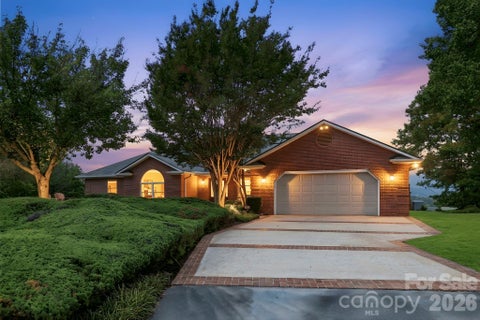 Photo of 244 Mountain Valley Drive, Hendersonville, NC 28739 (MLS # 4425255)