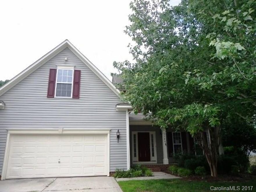 Beautiful waterview home! Open, flowing floor plan w/2 story GR, master on main. Freshly painted interior, brand new carpet & appliances make this home move-in ready. Great community offers pool, boardwalk & beach area.