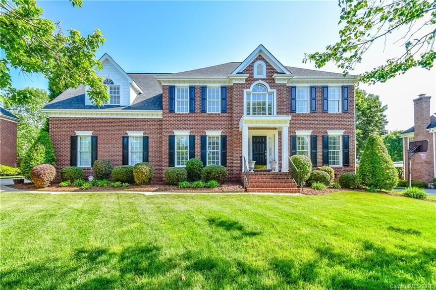 Meticulous FULL BRICK home nestled on a quiet culdesac street in sought-after HAMPTONS neighborhood. Rare floor plan by HOWEY HOMES w/DUAL STAIRCASE. Hardwoods main level. MUST SEE KITCHEN! Custom 42" cabinetry w molding/trim, soft-close drawers, SS Jenn-Air appl.  ISLAND w seating & TONS of workspace. Large Family Rm w custom built-ins. Keeping room off of kitchen w cozy wood-burning fp.  Lg bonus w back stairs down to laundry. Relax on your screened porch overlooking large, level .33 ACRE LOT!