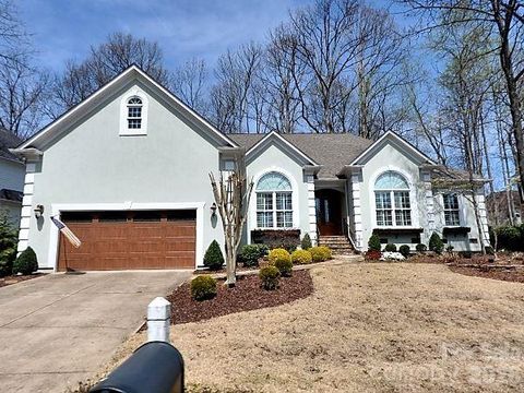 Photo of 5028 Foxbriar Trail, Charlotte, NC 28269 (MLS # 4380862)