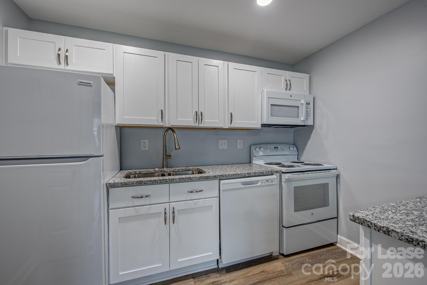 1048 Avondale Road 14