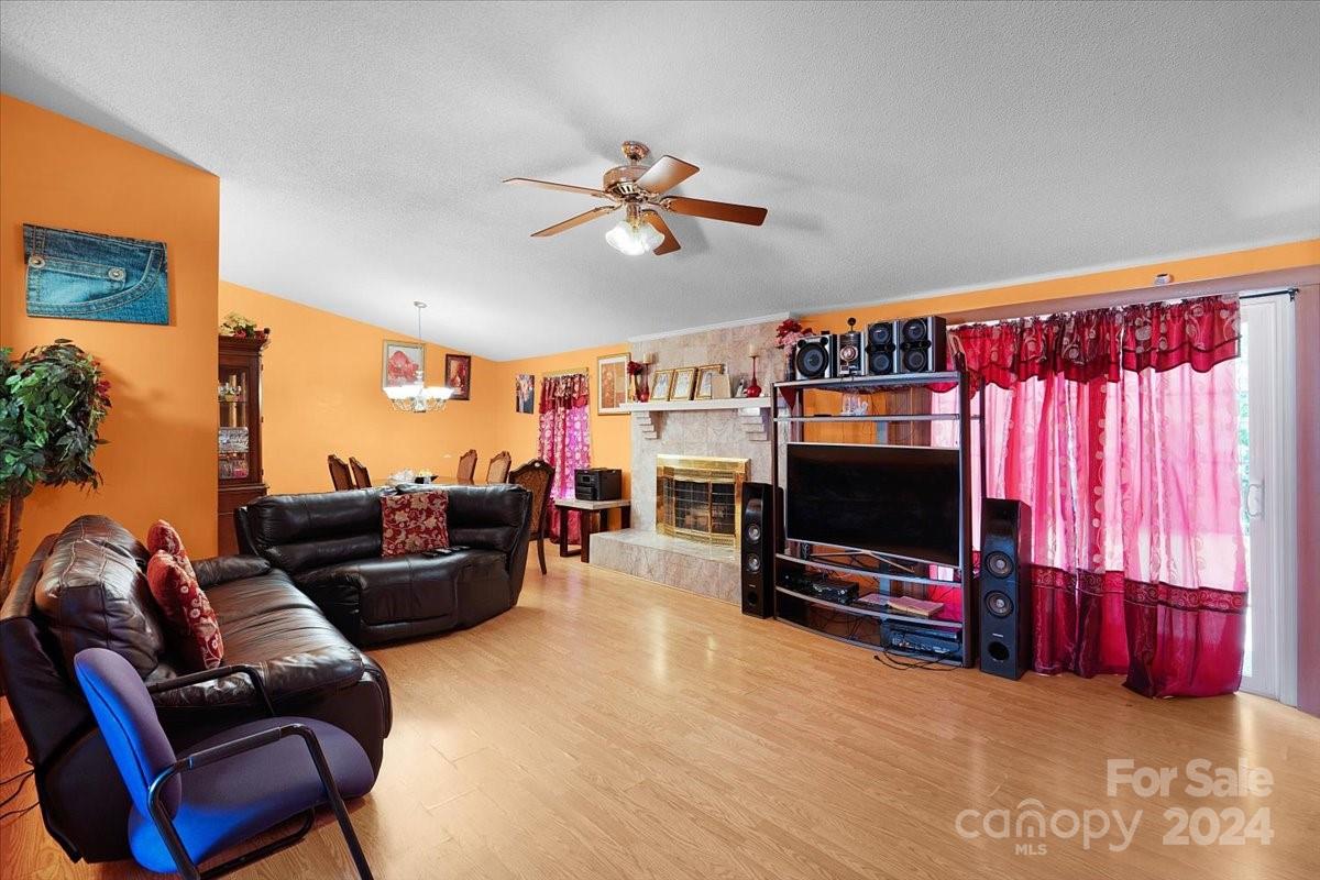 Steele Oaks - Residential