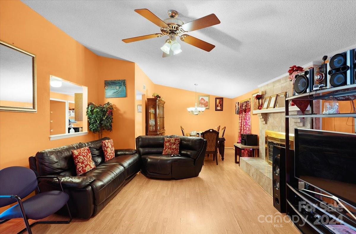 Steele Oaks - Residential