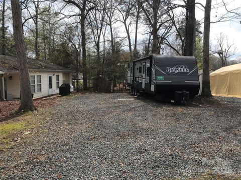 Photo of 137 Landlubber Trail, Mount Gilead, NC 27306 (MLS # 4238475)
