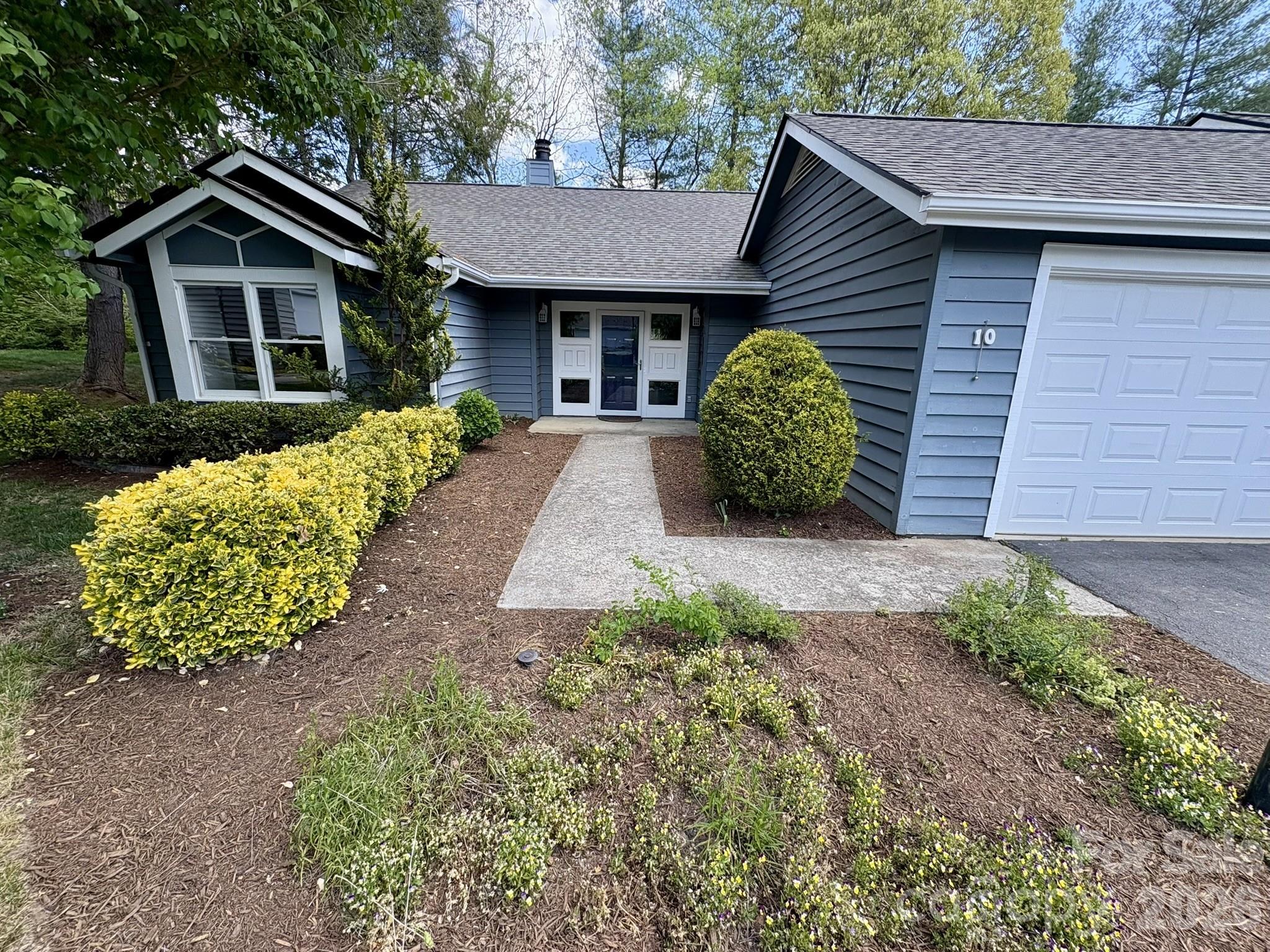 10 Laurel Place Drive