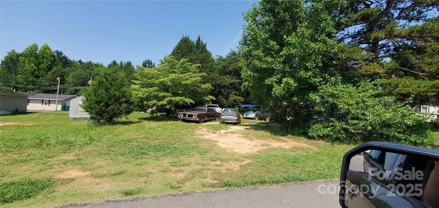 Small lot with public utilities