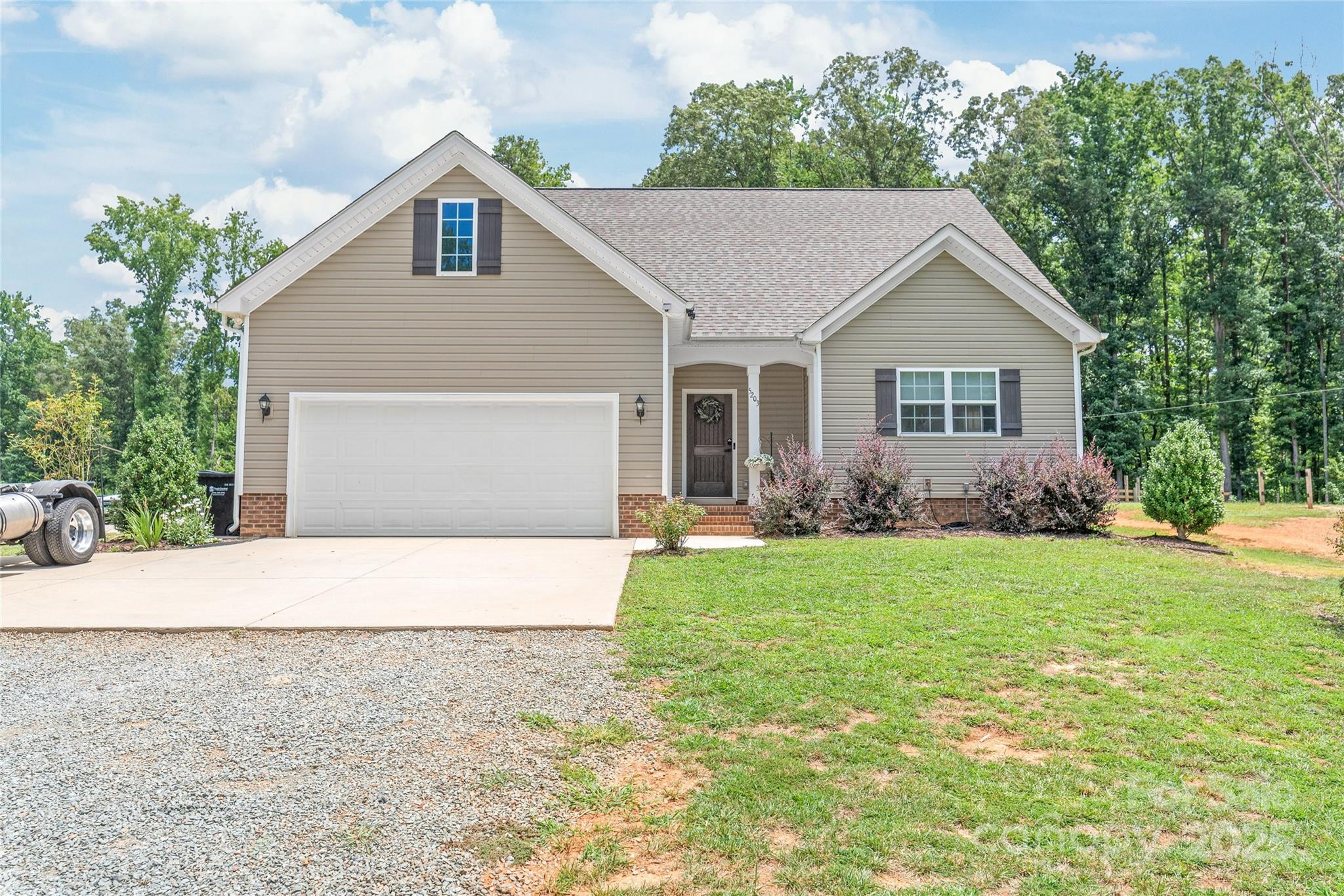 5203 Lawyers Road E