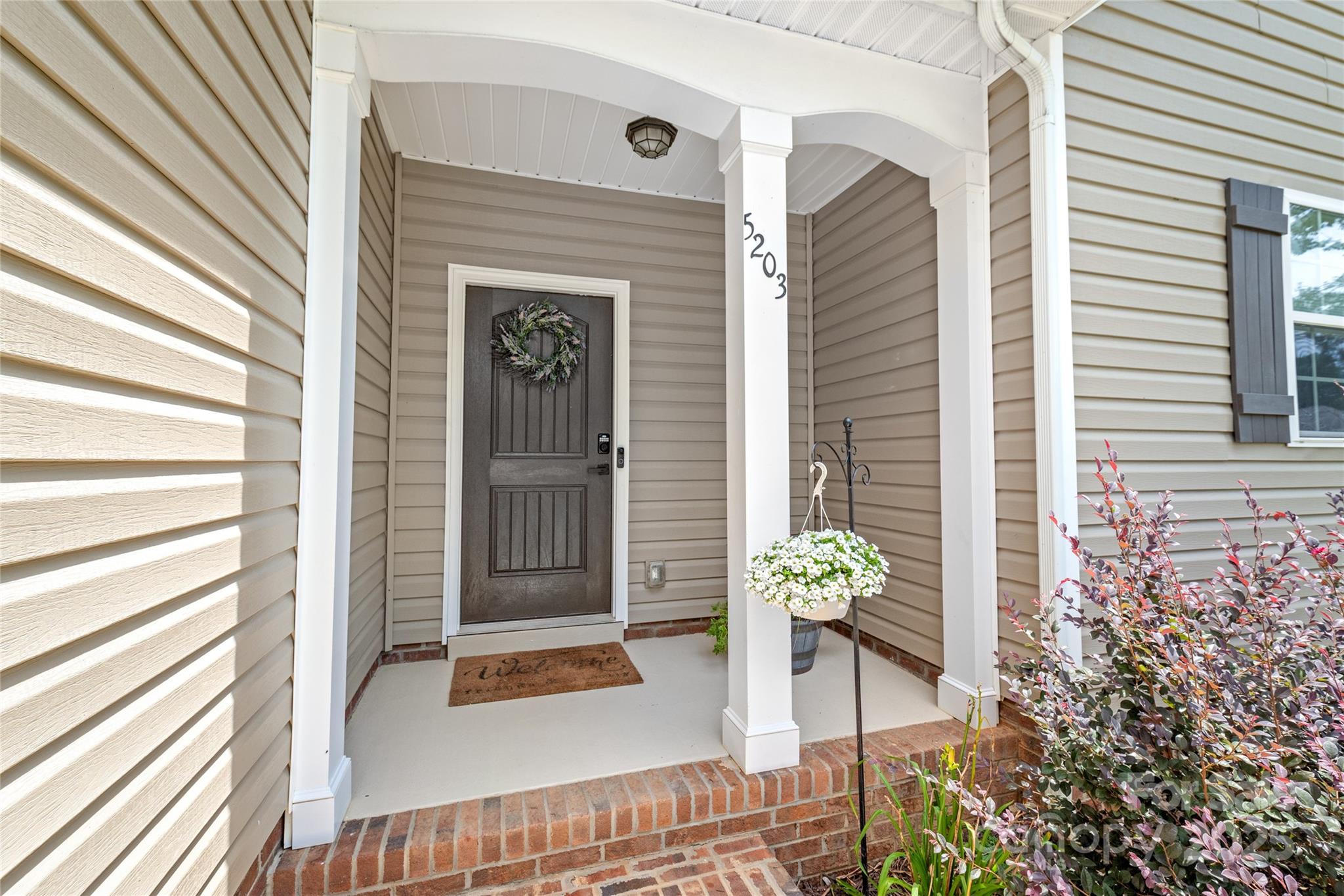 5203 Lawyers Road E