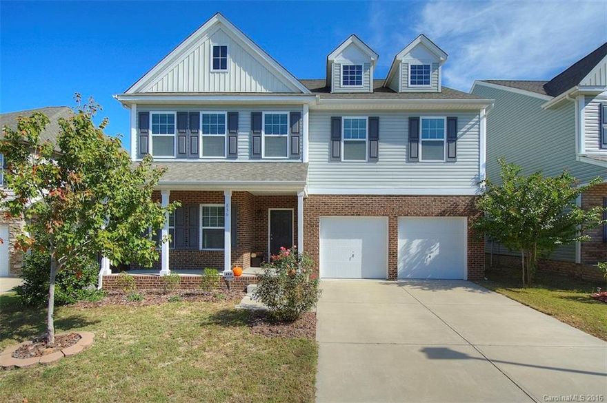 Gorgeous 4BR/2.5BA home in Rock Hill neighborhood of Roddey Park! Clean neutral luxury finishes: granite, maple cabinets, hardwoods, stainless steel appliances, eat in bar/island, architectural beams, tile backsplash, upgraded lighting. Open floorplan concept, perfect for entertaining. Spacious Master retreat features large double sink vanity with additional seating area, granite, oversized shower, garden tub. Upstairs extra large loft. Immaculate home that is well maintained and move in ready!