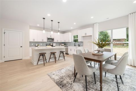 7034 Lakeside Drive Charlotte NC 28215