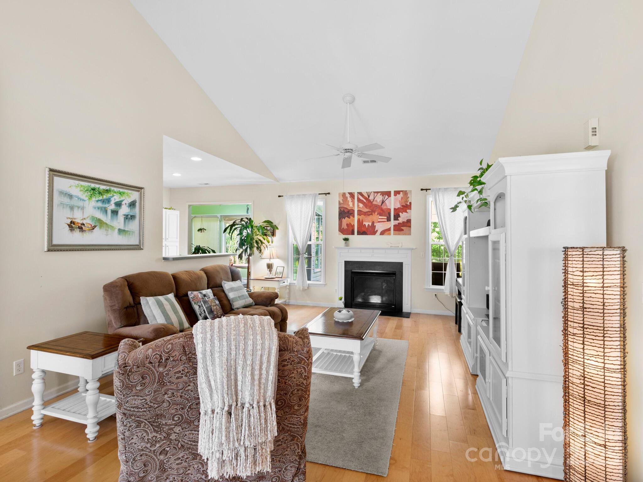 10 Summer Meadow Road