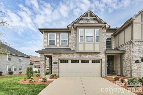 Photo of 9328 Glenburn Lane, Charlotte, NC 28278 (MLS # 4404419)
