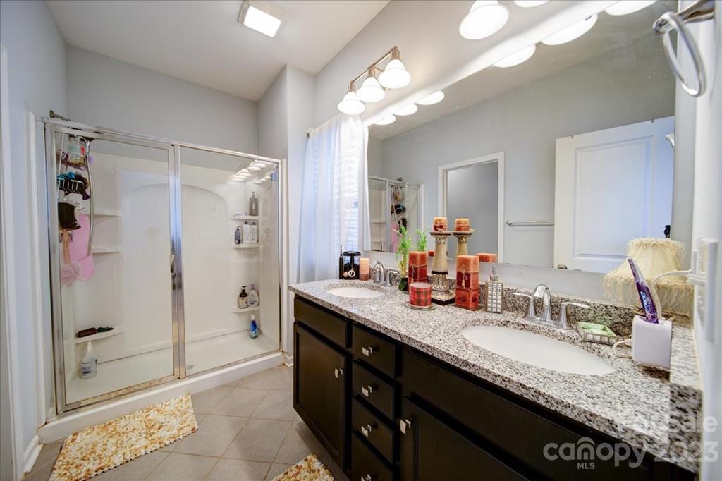 Newport Lakes - Residential