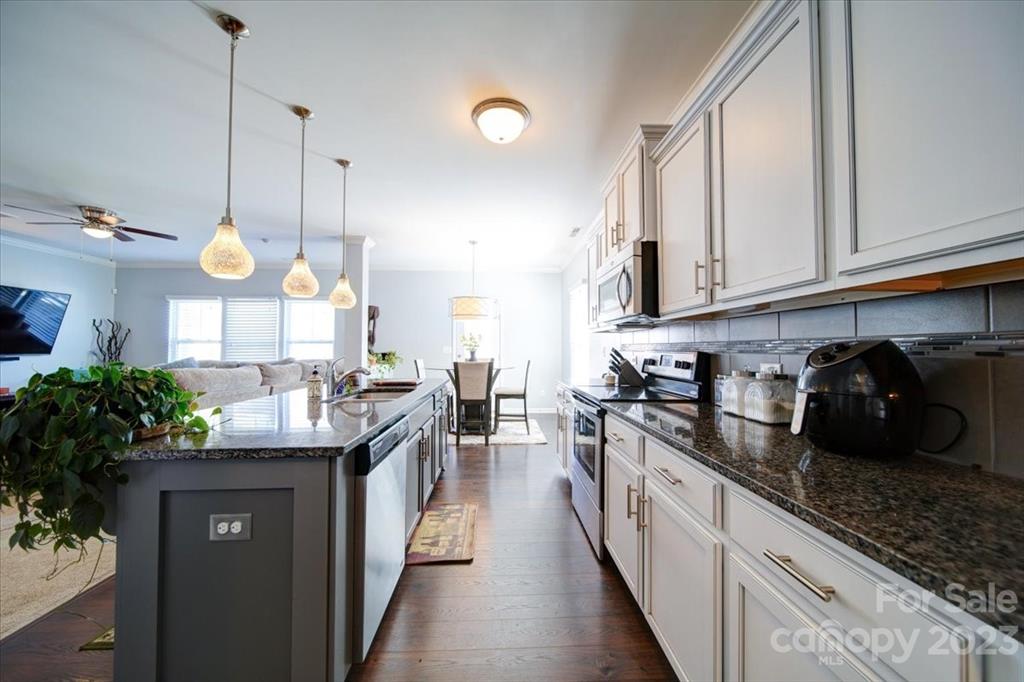 Newport Lakes - Residential