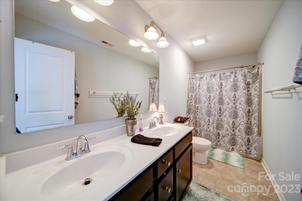 Newport Lakes - Residential