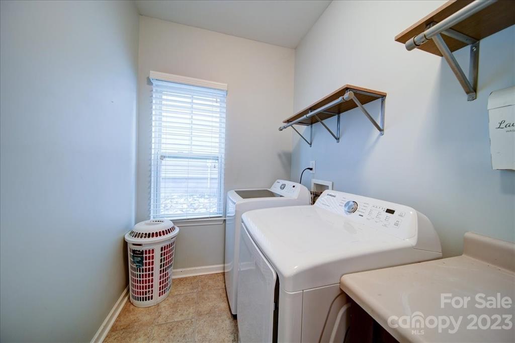 Newport Lakes - Residential