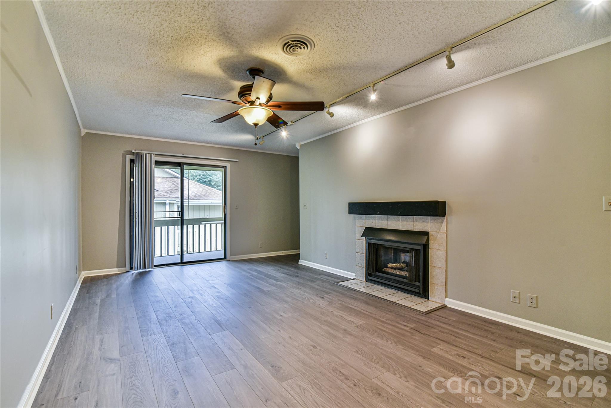 110 Heywood Road 8D