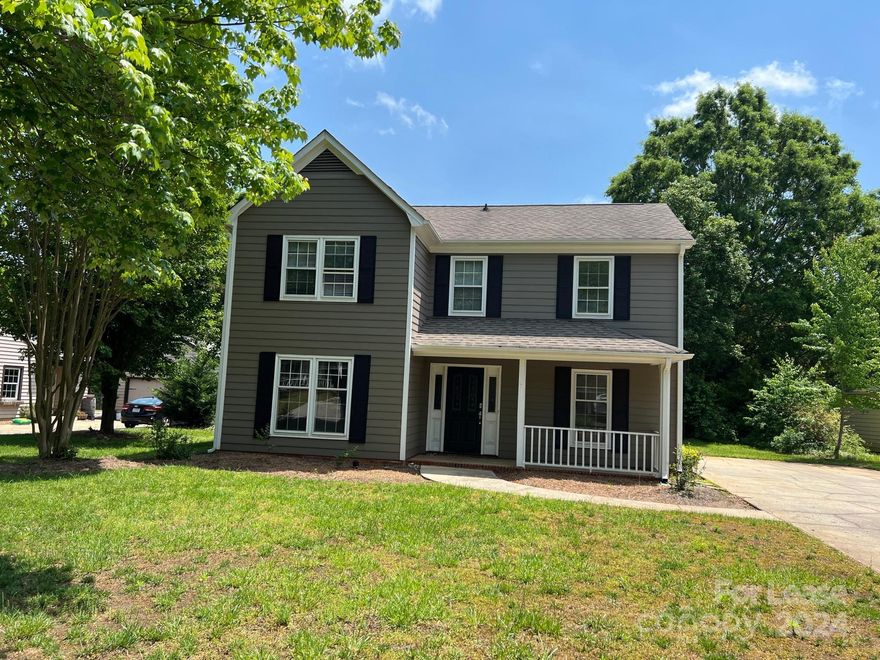 Prime location in Ballantyne area, 5 minutes drive to Blakeney Shopping center, banks, restaurants, grocery stores are close by.
Top rated schools. 
House sits at a 0.32 acre land, spacious bedrooms with nice deck, new paint.

620+ credit score, no eviction history, no late payment history, no criminal record, 3X rent income, tenant is responsible for all utilities and lawn care.