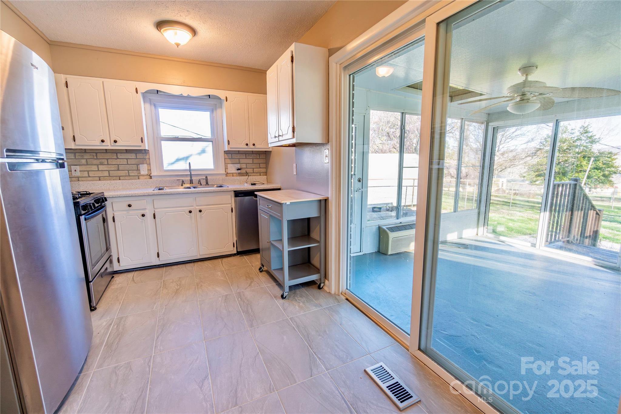 15 Oak Leaf Lane
