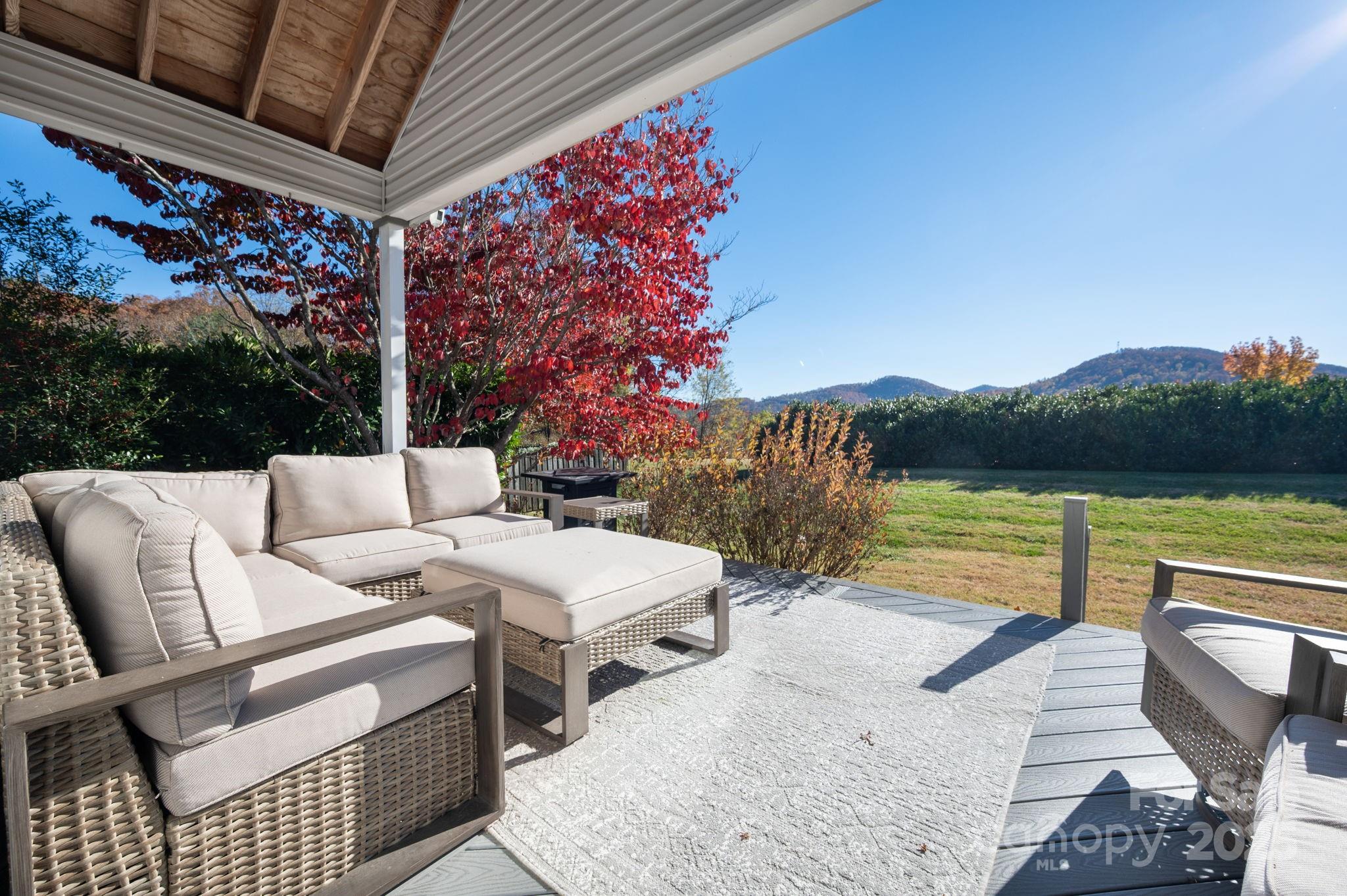 207 Farm Creek Drive E