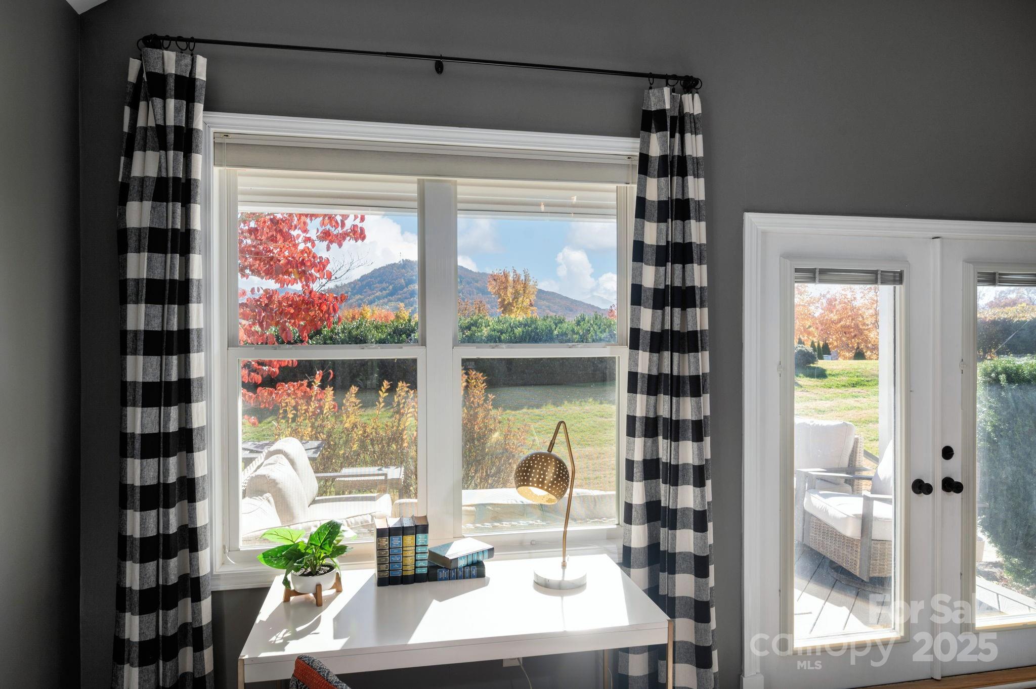 207 Farm Creek Drive E